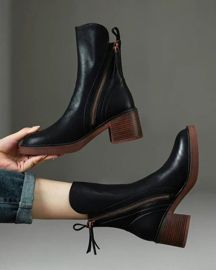 Valorine™ | Black leather boots with a comfortable heel, elegant and timeless