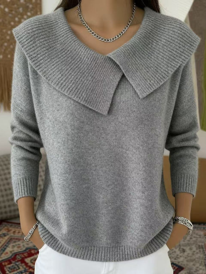 Lucia | Warm Knit with Soft Collar